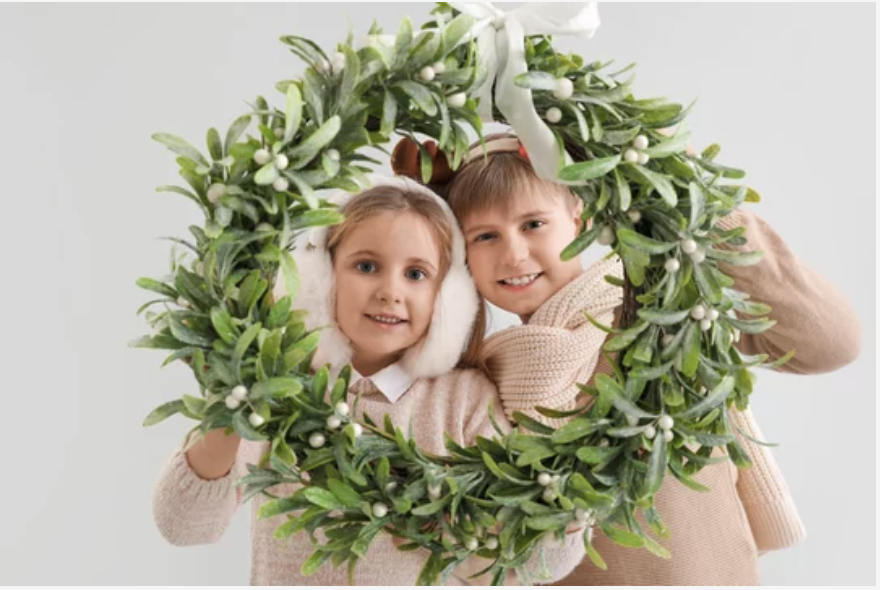 WLK8 Mistletoe Market